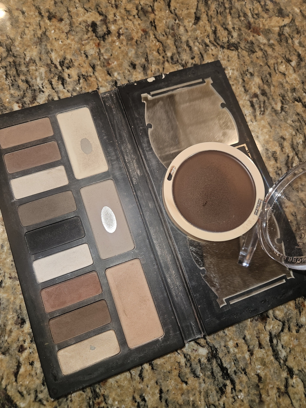 Kat Von D Neutral Eyeshadow & Cream Contour Duo in Brown and Taupe
